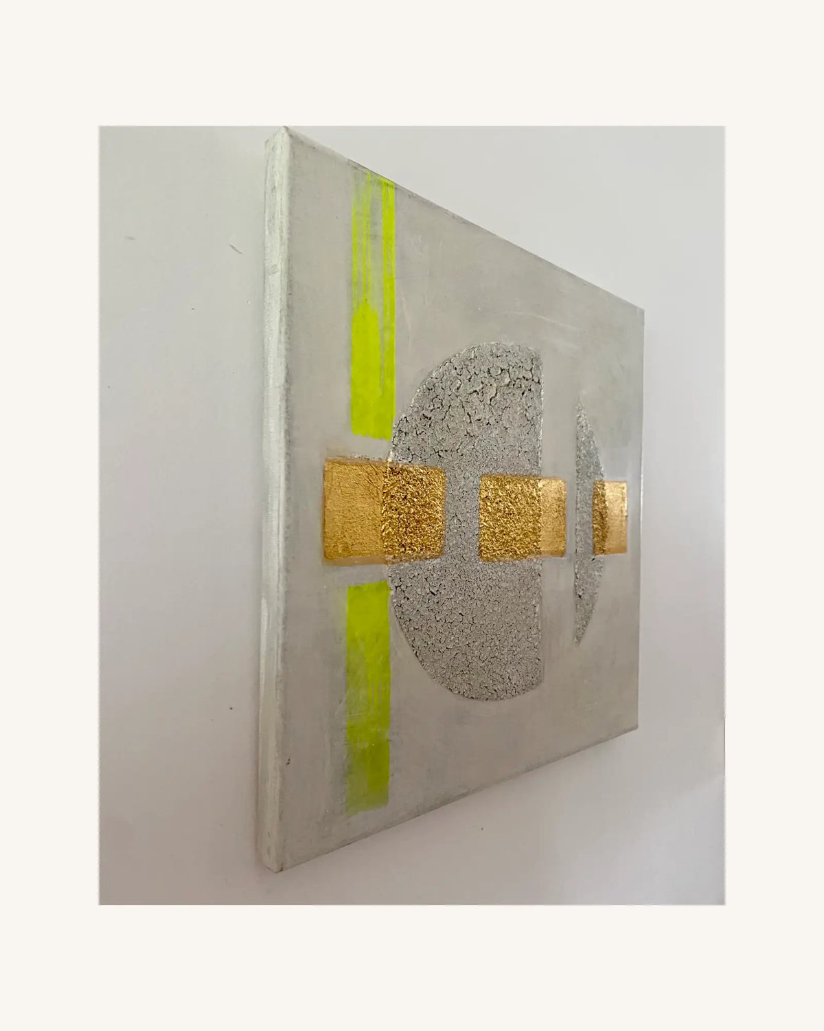 Circle with neoyellow stripe 2