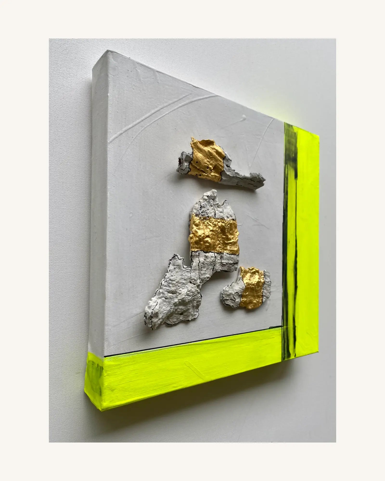 Golden barks with neoyellow 1