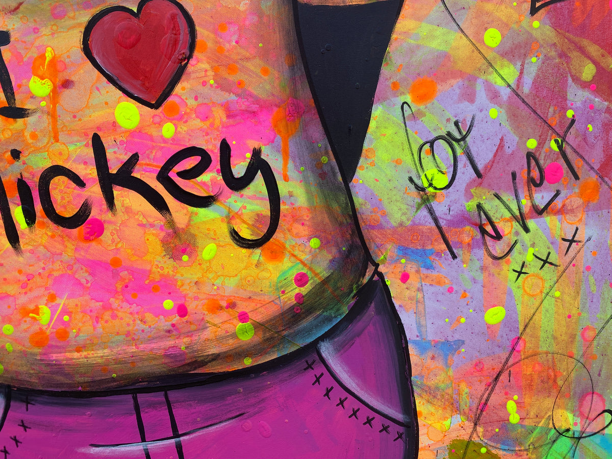 Minni loves Mickey