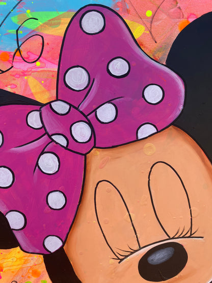 Minni loves Mickey